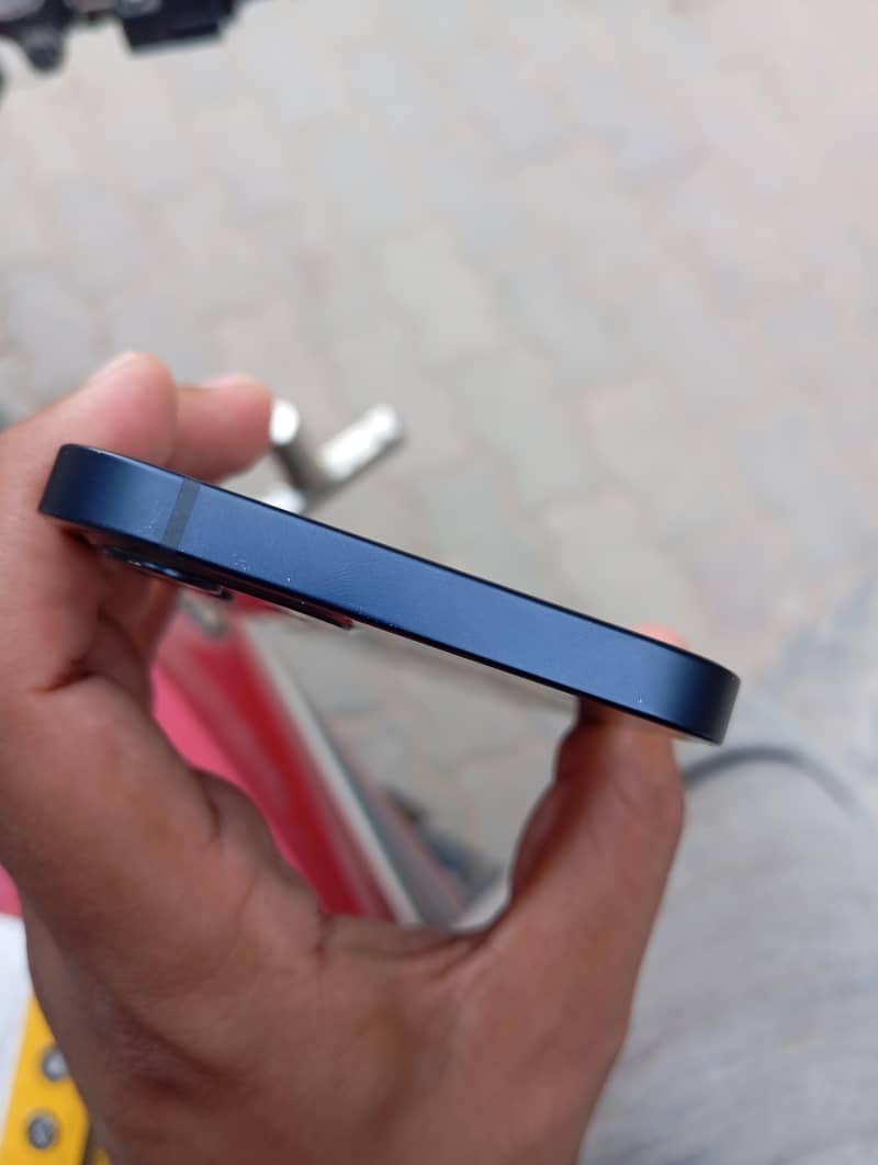Apple iPhone 12 3