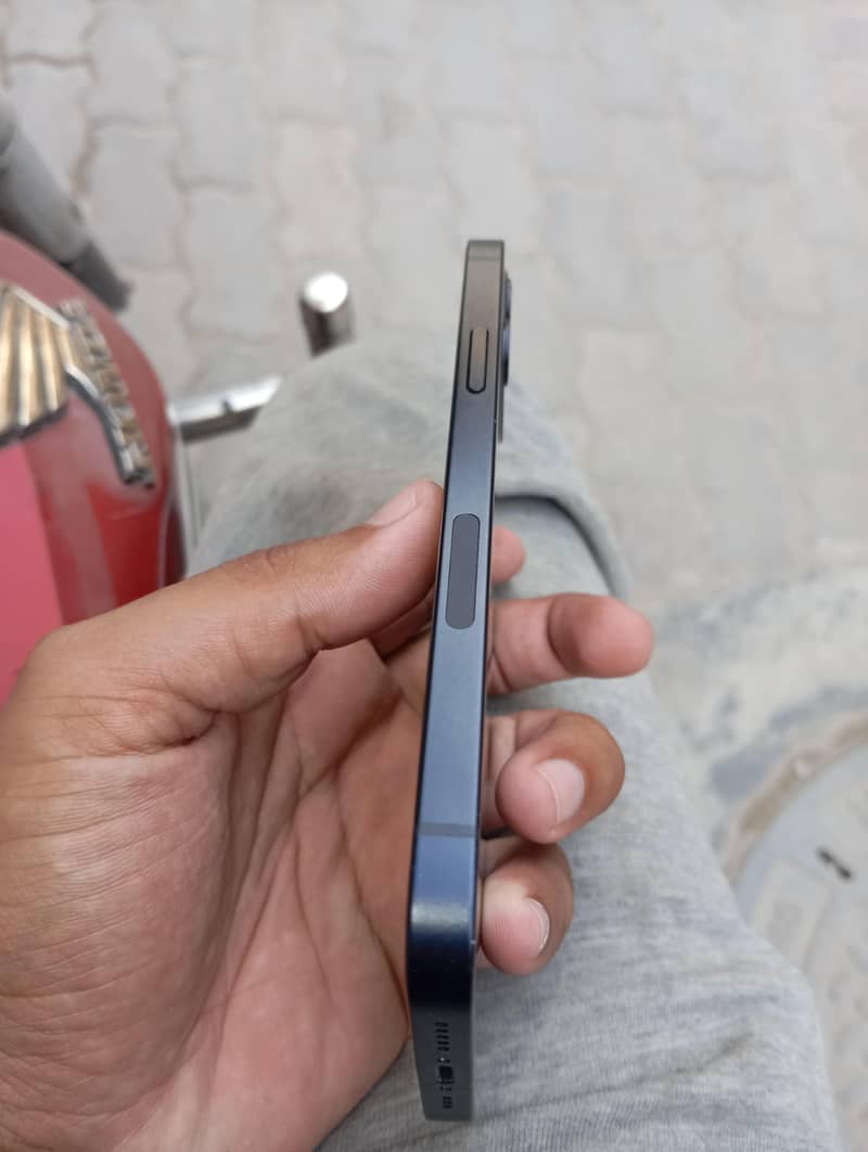 Apple iPhone 12 5