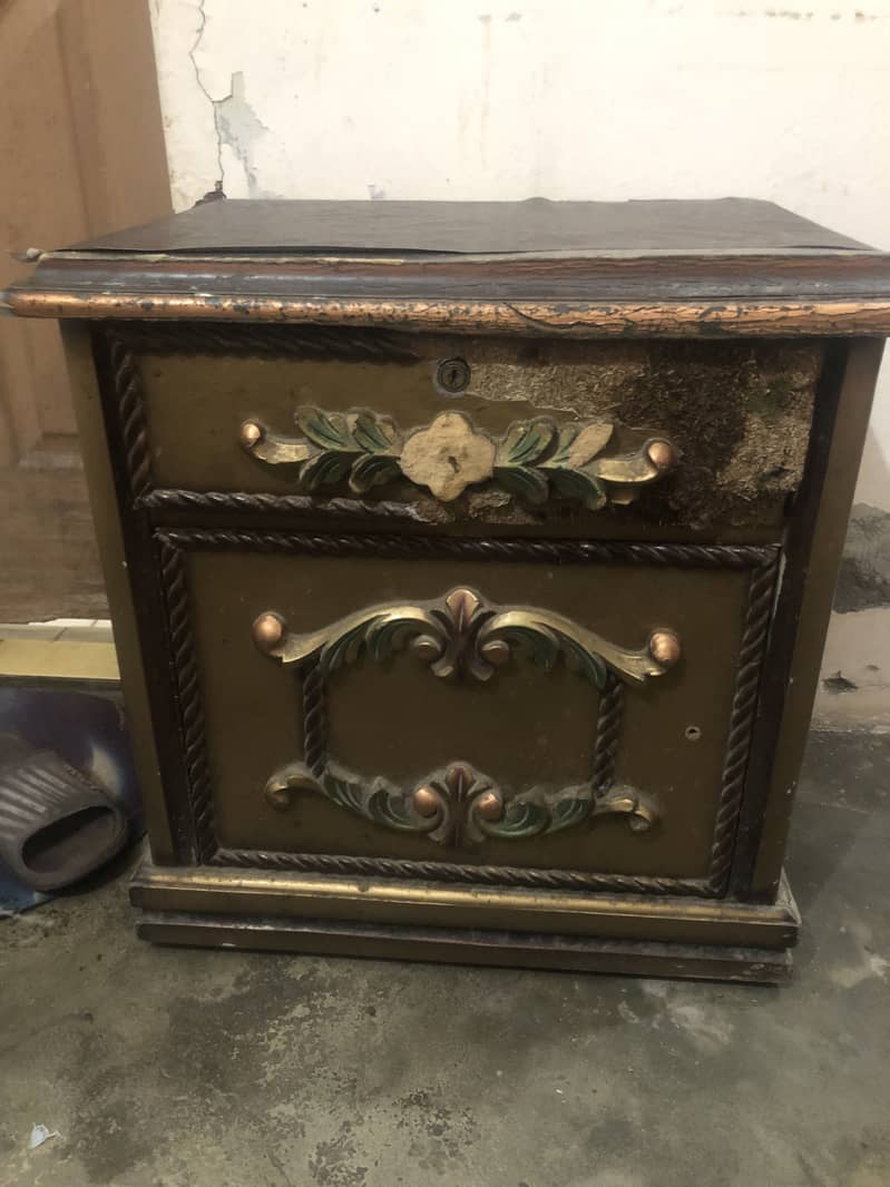 Bed, Dressing table , side table , showcase 3