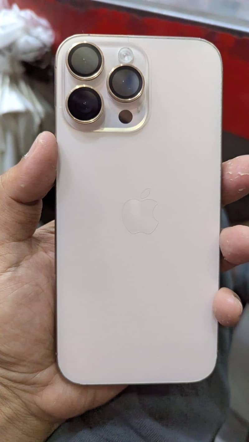 Apple iPhone 16 Pro Max 3