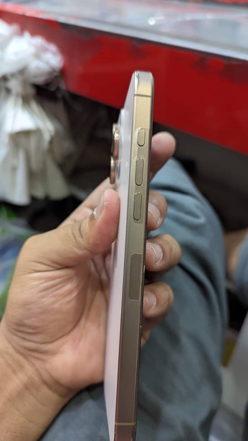 Apple iPhone 16 Pro Max 5