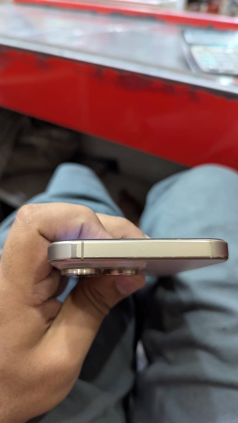 Apple iPhone 16 Pro Max 7