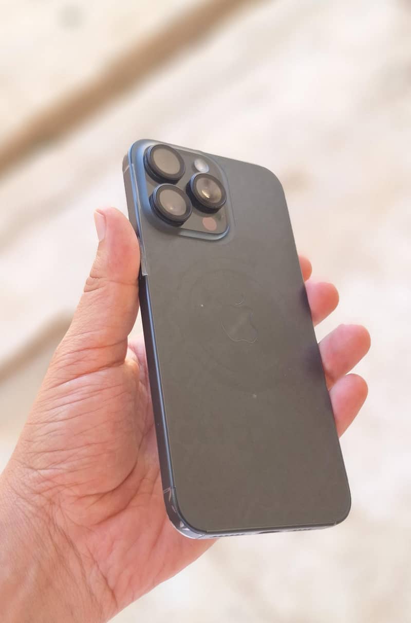 Apple iPhone 15 Pro Max 3