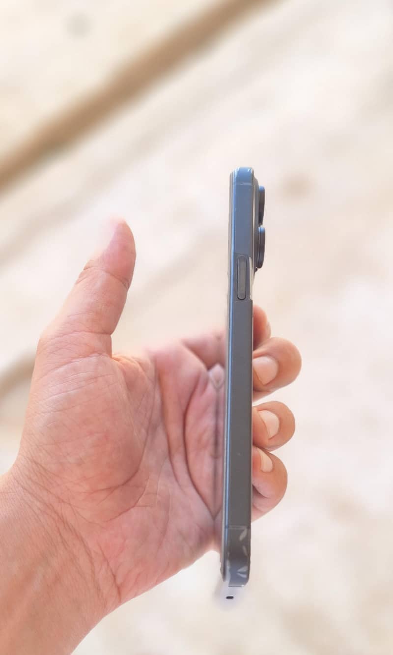 Apple iPhone 15 Pro Max 5