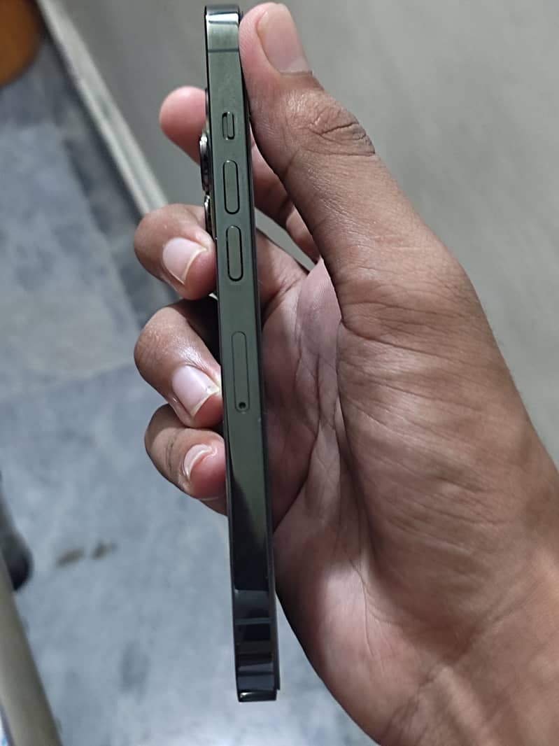 Apple iPhone 13 Pro 1