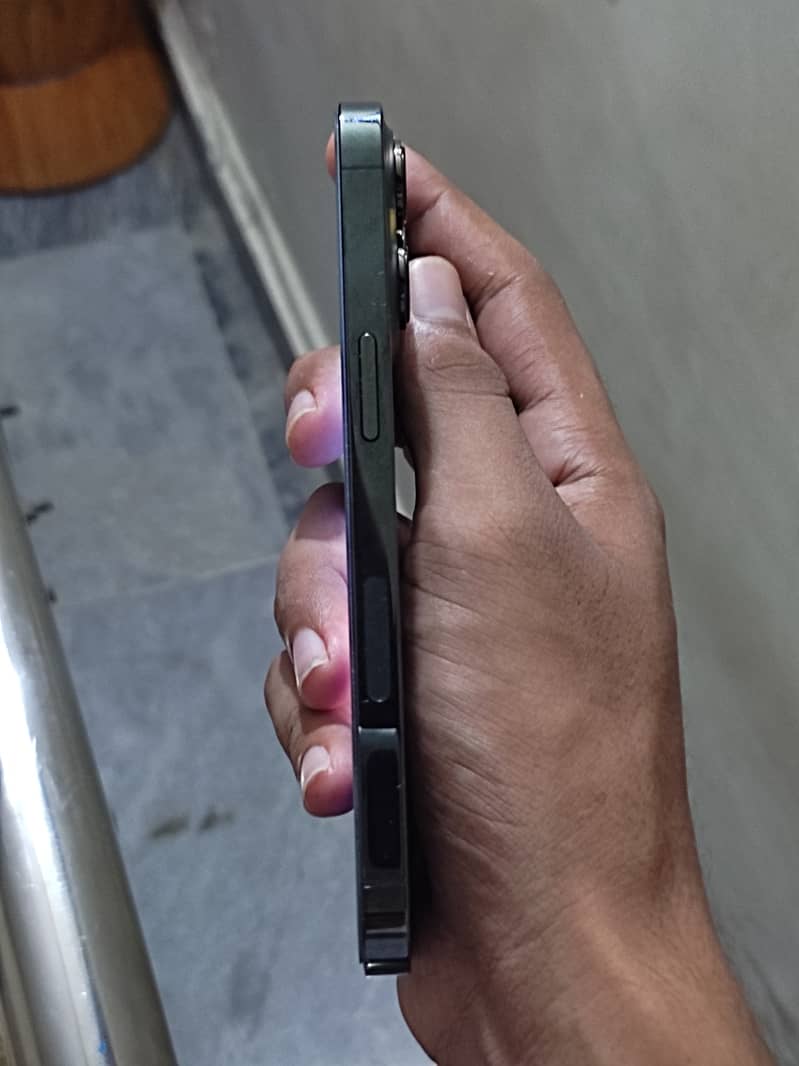 Apple iPhone 13 Pro 2