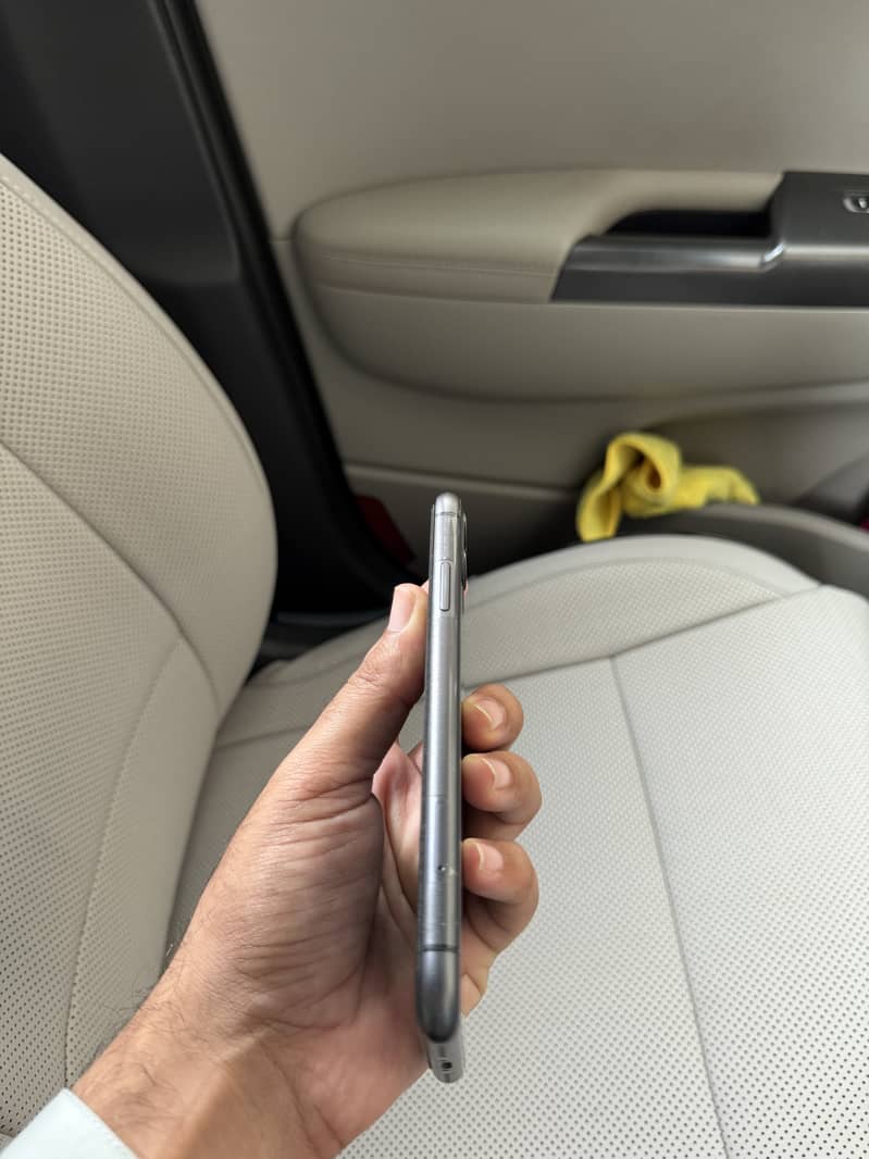 Apple iPhone 11 3