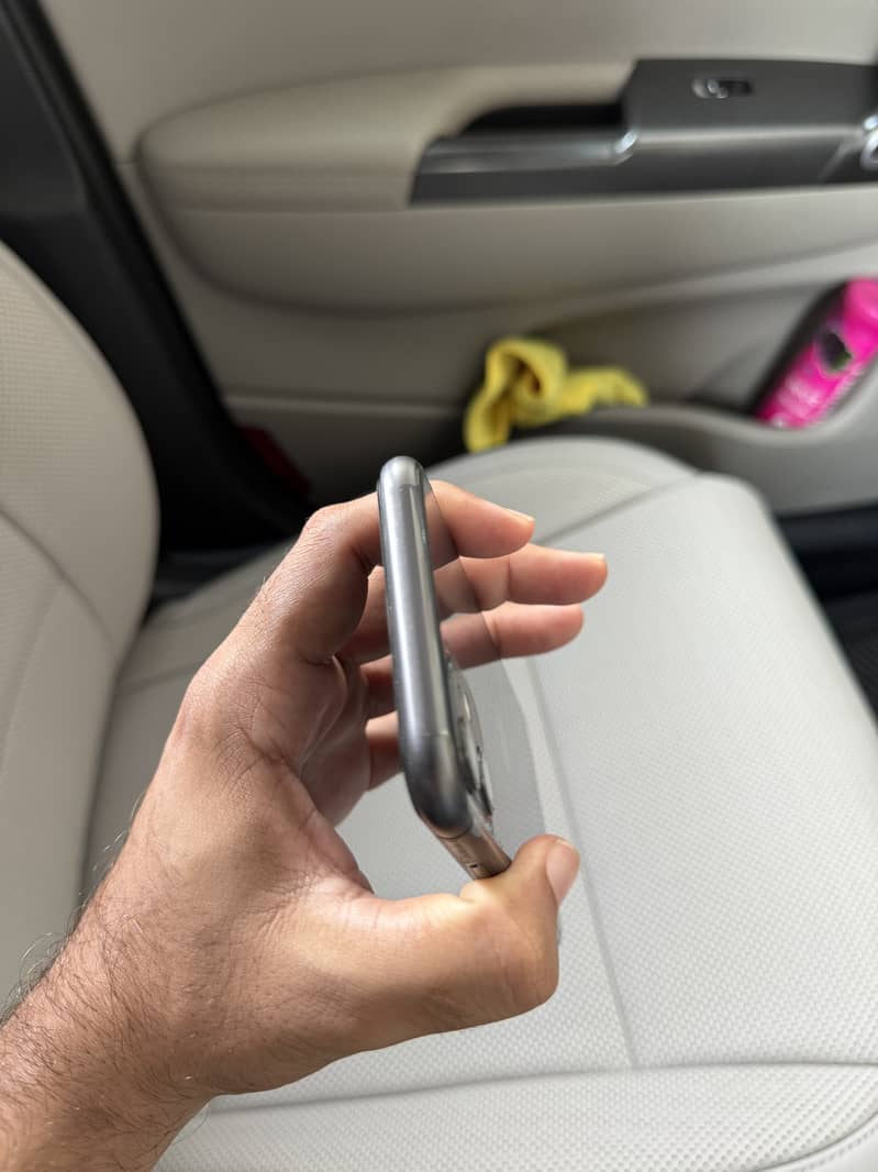 Apple iPhone 11 4