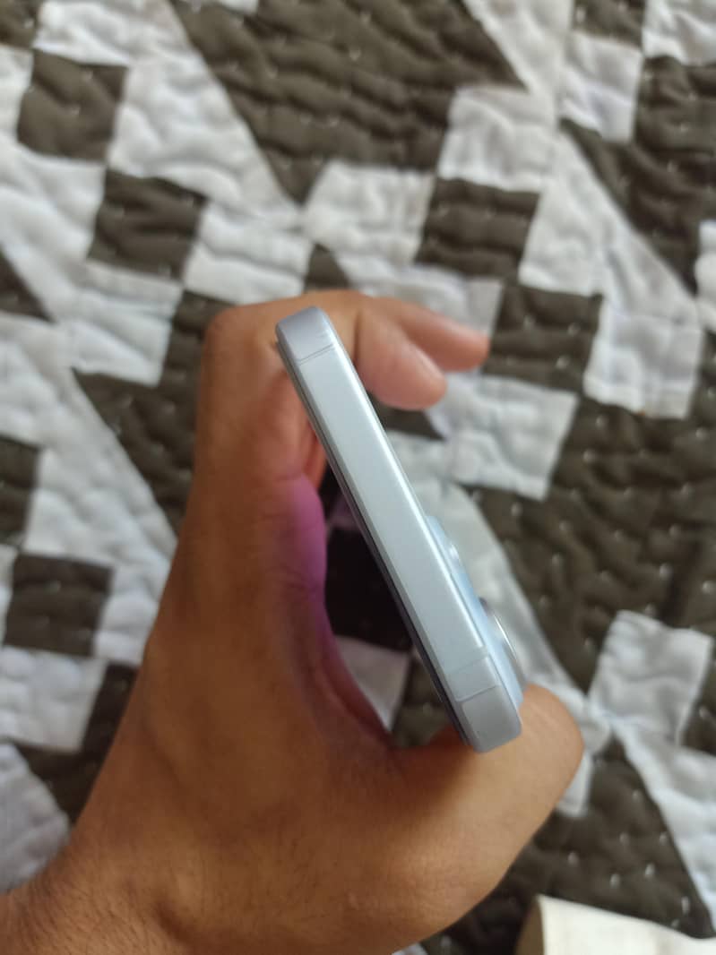 Apple iPhone 15 2