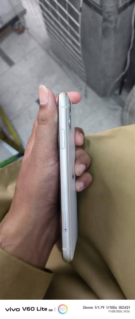 Apple iPhone 11 3