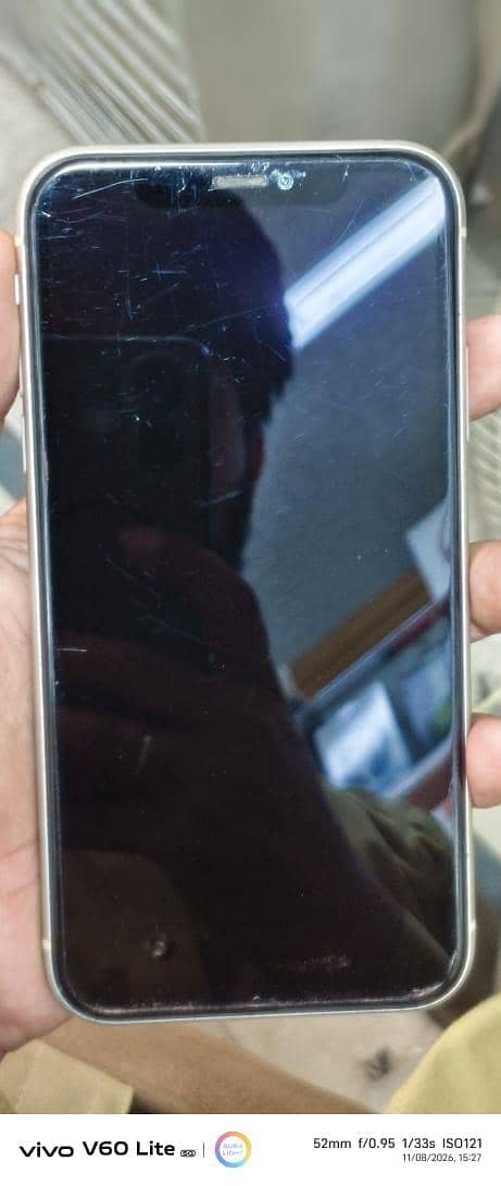 Apple iPhone 11 4