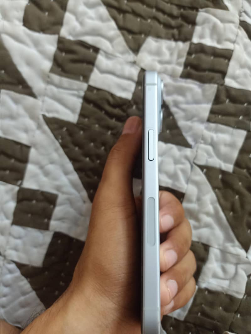Apple iPhone 15 3
