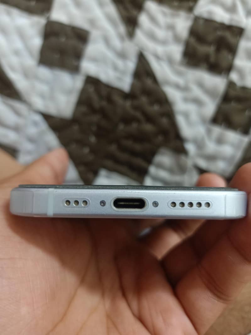 Apple iPhone 15 4