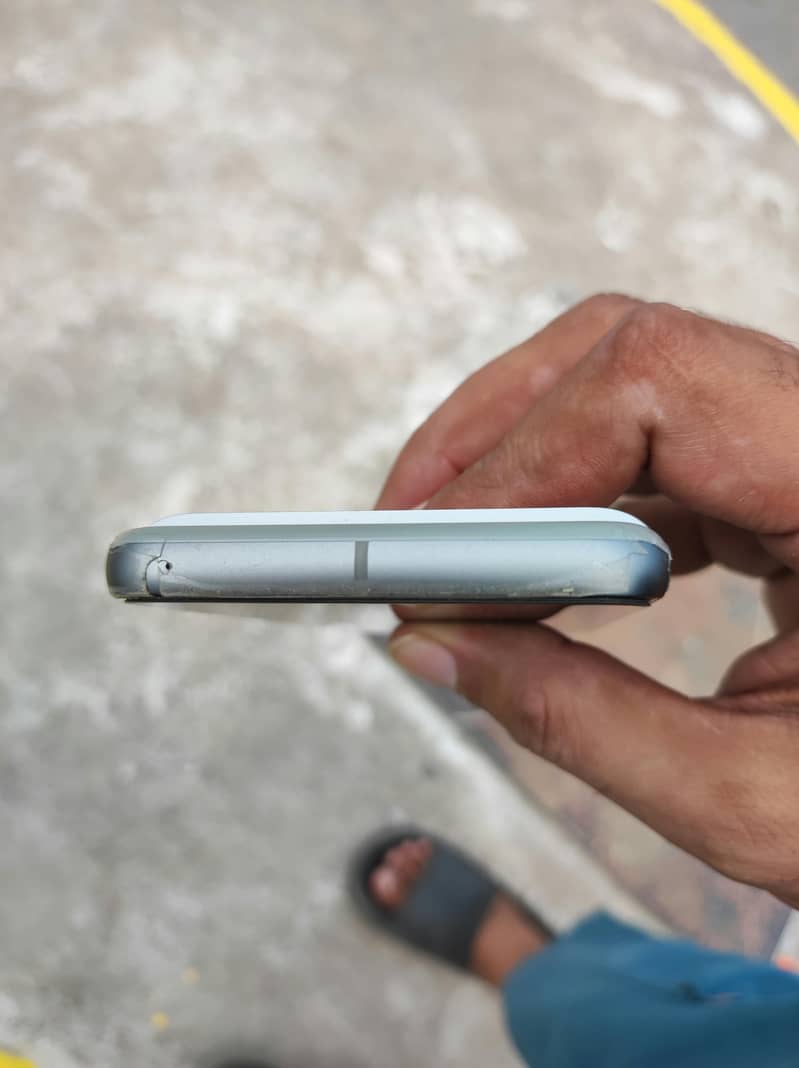 Google Pixel 8 4