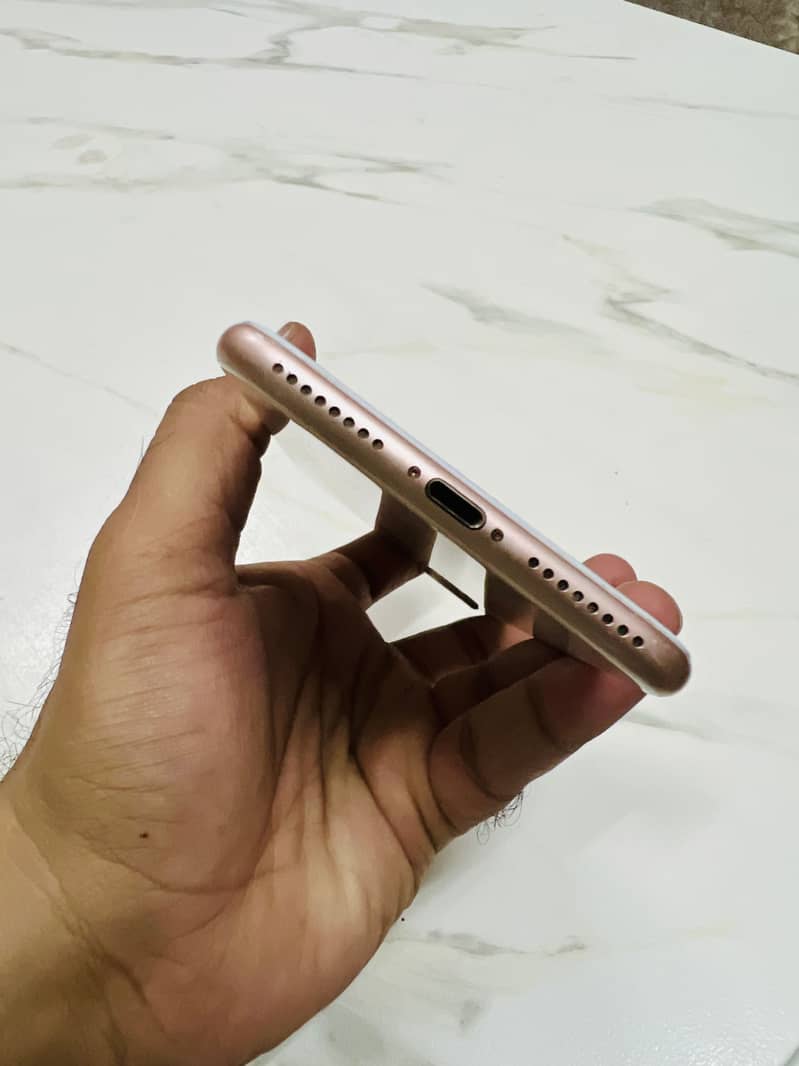 Apple iPhone 8 Plus 4