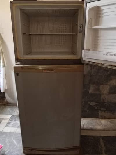 Dawlance Used Refrigerator – Excellent Condition