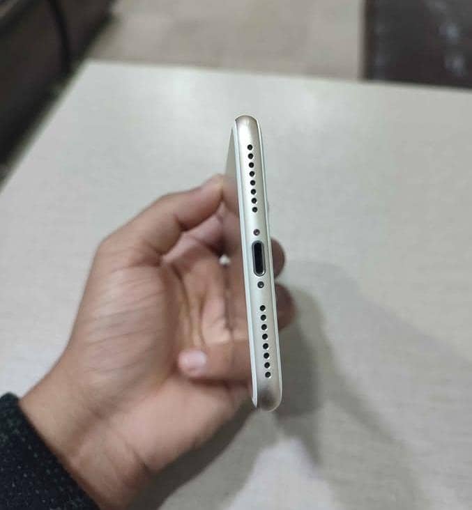 Apple iPhone 7 Plus 5