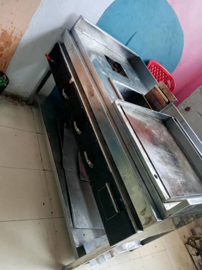 Hot plate and Fryer Counter for sale in very good condition