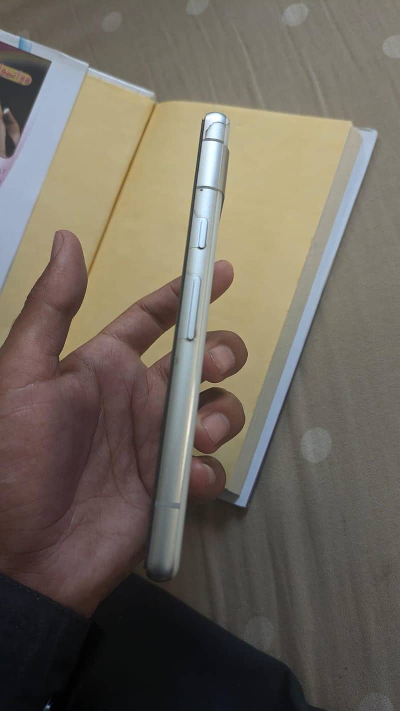 Google pixel 7a 3
