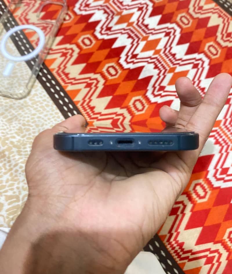 Apple iPhone 13 4