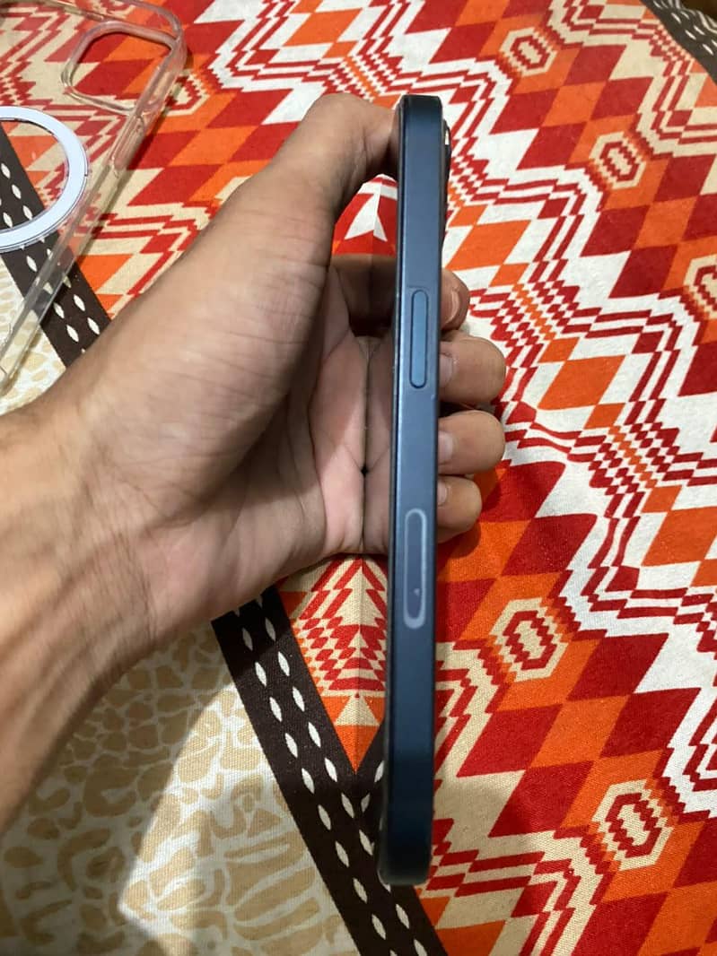 Apple iPhone 13 5