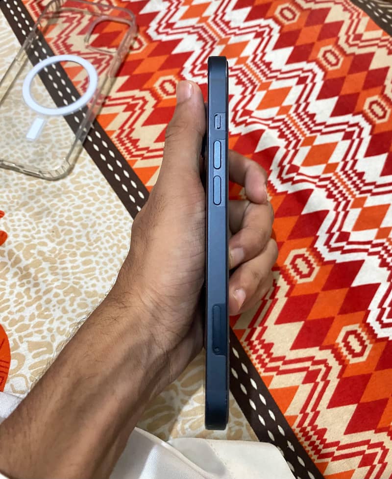 Apple iPhone 13 6
