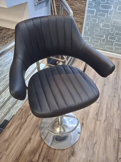 Modern Office & Visitor Chairs in Excellent Condition