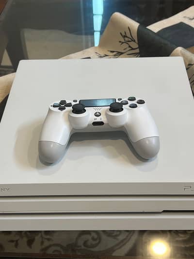 Playstation 4 pro Glacier white