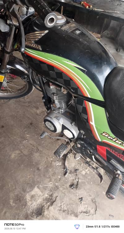 Honda Deluxe available in Samundri city