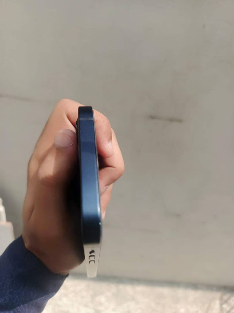 Apple iPhone 12 7