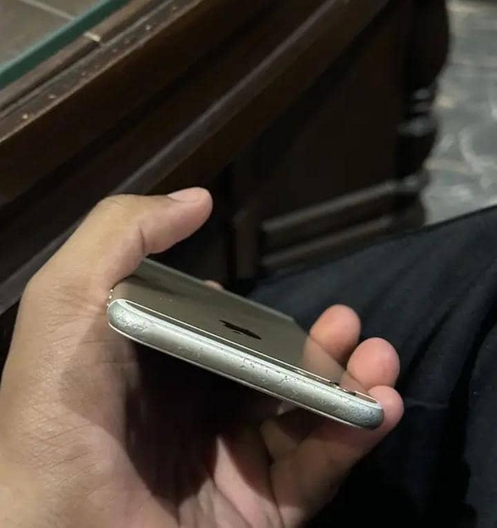 Apple iPhone 6S Plus 4