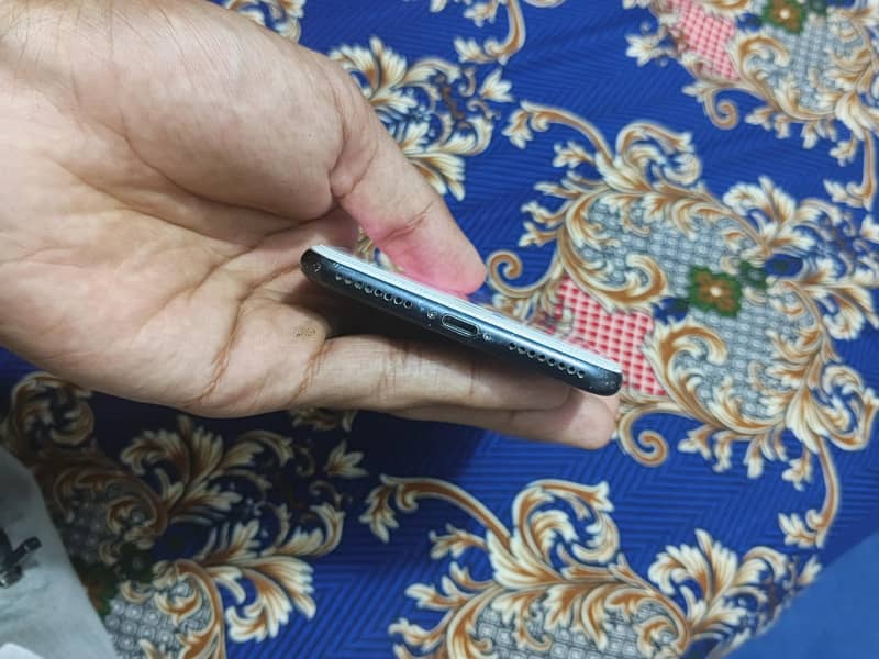 Apple iPhone 7 Plus 5