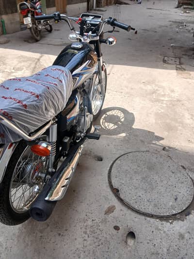 Honda 125 2025 model new condition bhtt kam chil hui ha