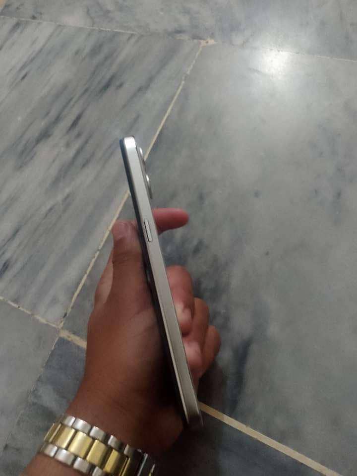fuffi  17 Pro shape with box 4