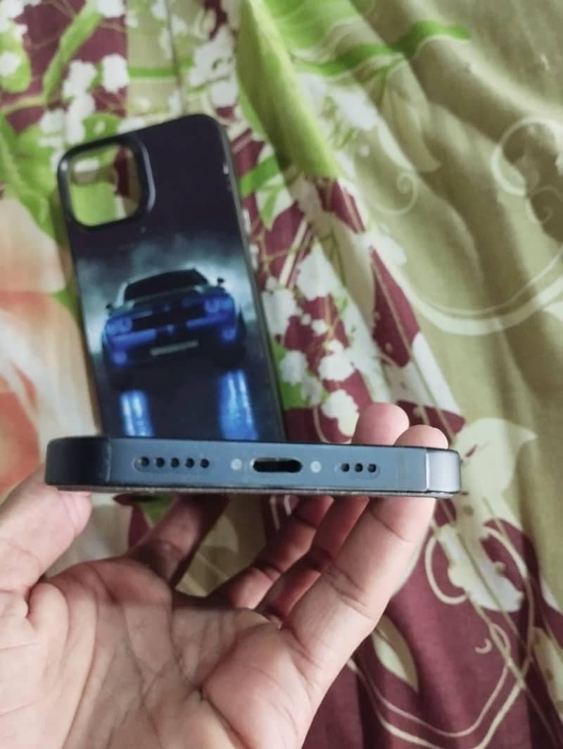 Apple iPhone 13 1