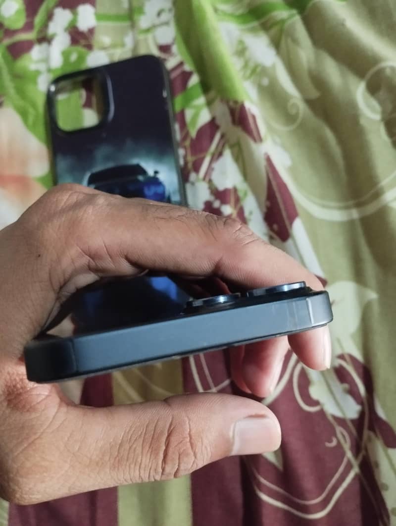 Apple iPhone 13 3