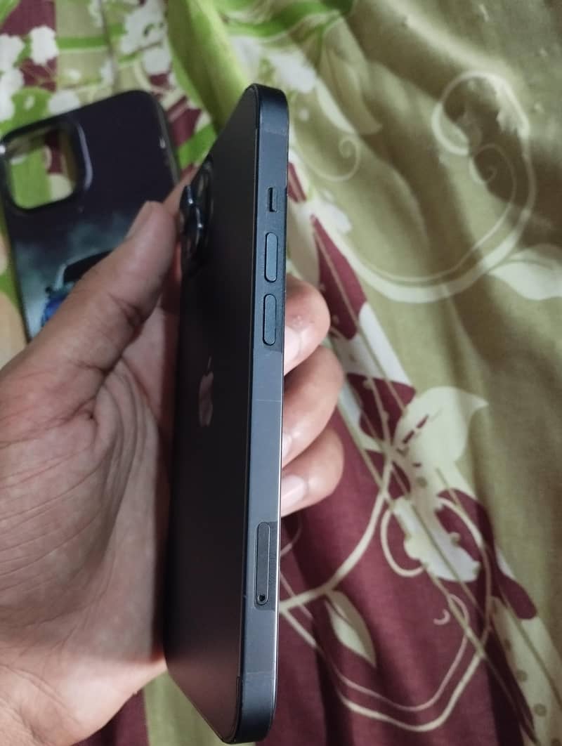 Apple iPhone 13 4