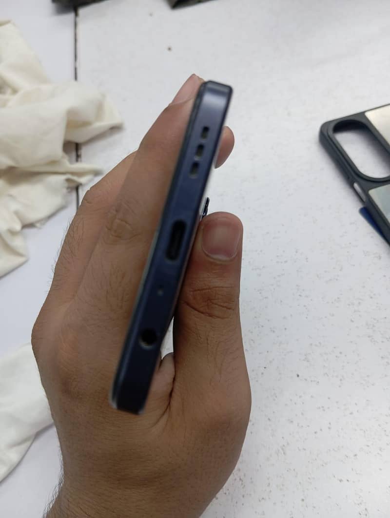 OPPO A60 5
