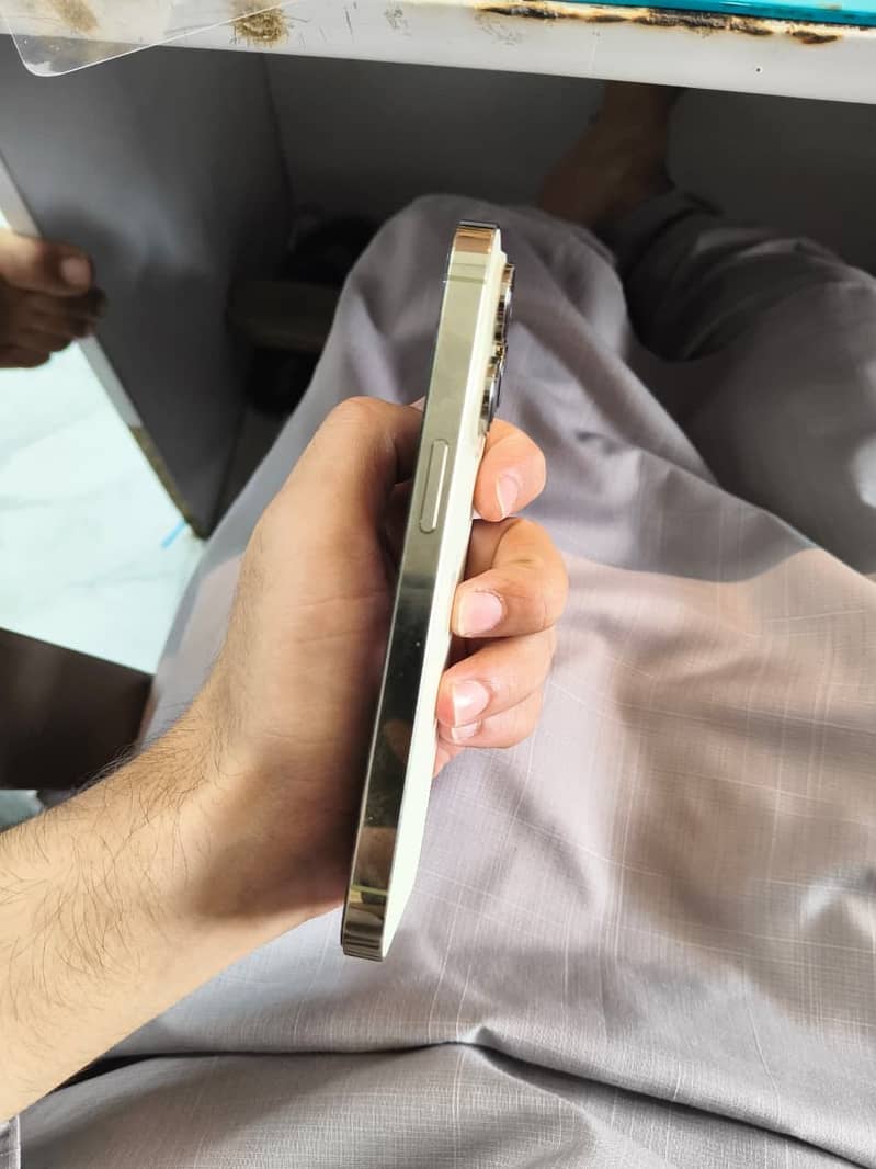 Apple iPhone 14 Pro 3