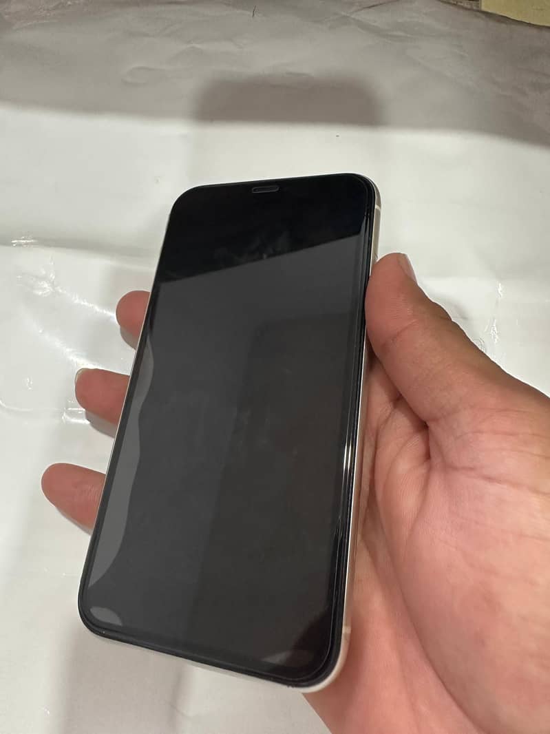 Apple iPhone 11 3
