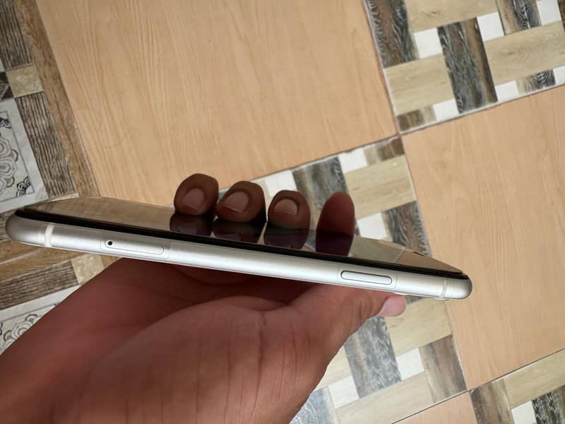 Apple iPhone 11 5