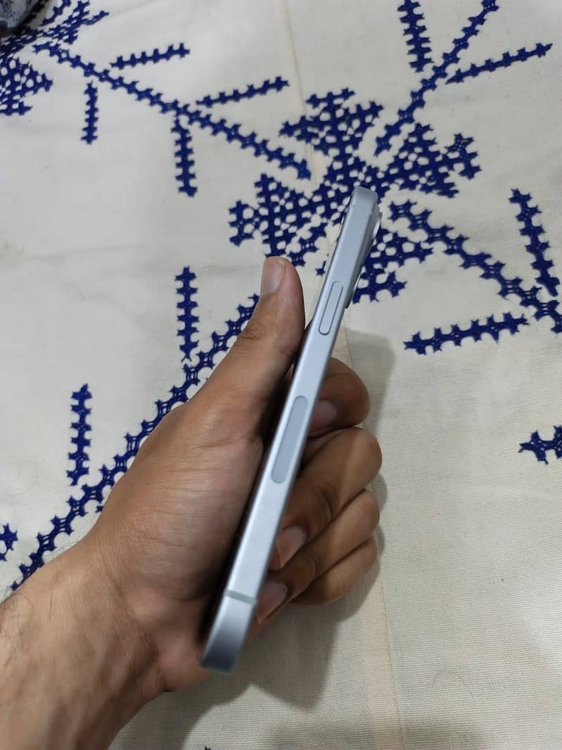 Apple iPhone 15 3
