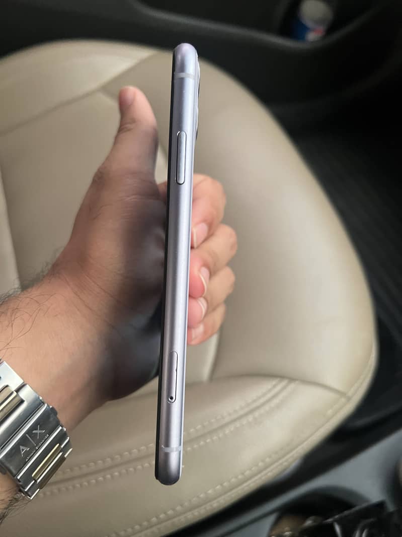 Apple iPhone 11 4