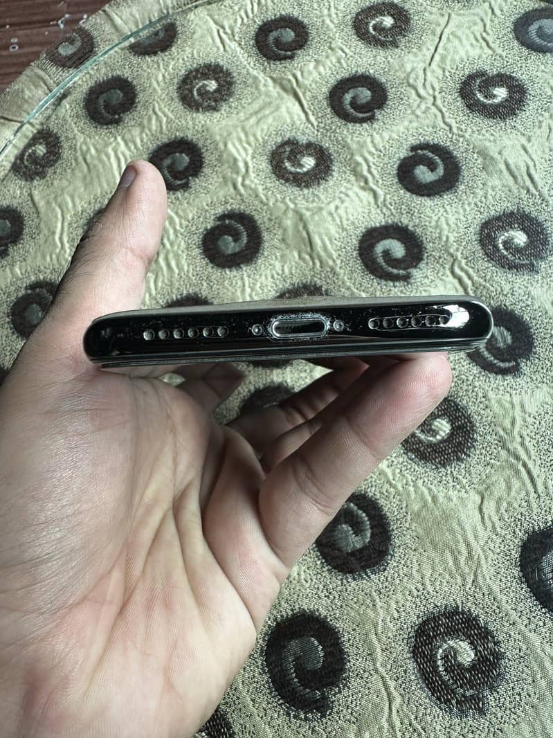 Apple iPhone X 3