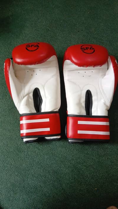 SFANA 120Z boxing Gloves in red color with white contrass