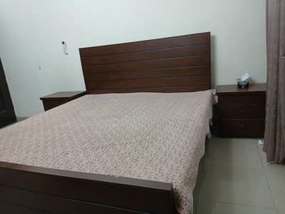 Queen size bed.