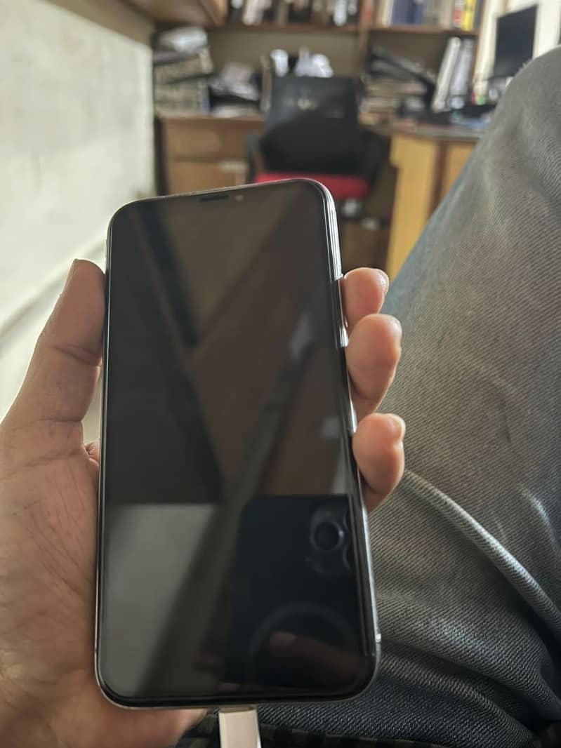 Apple iPhone X 3