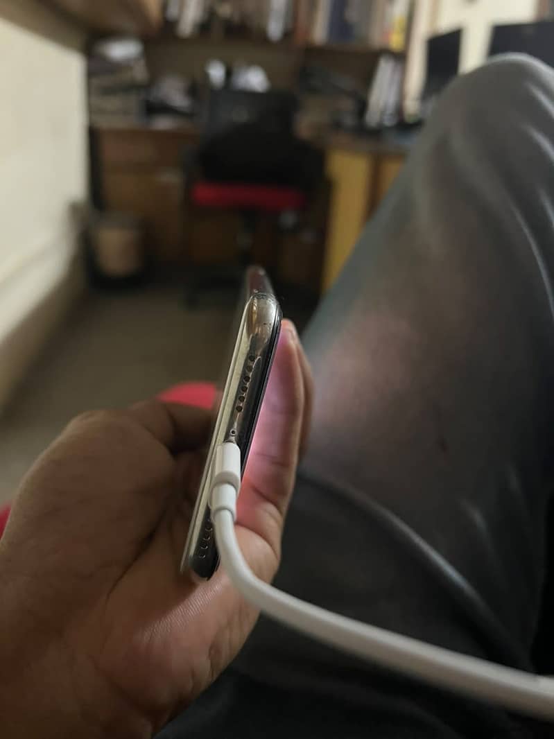 Apple iPhone X 5
