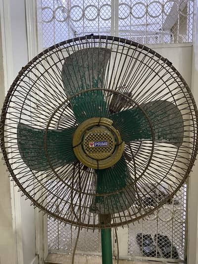 PEDESTAL FAN (Old)