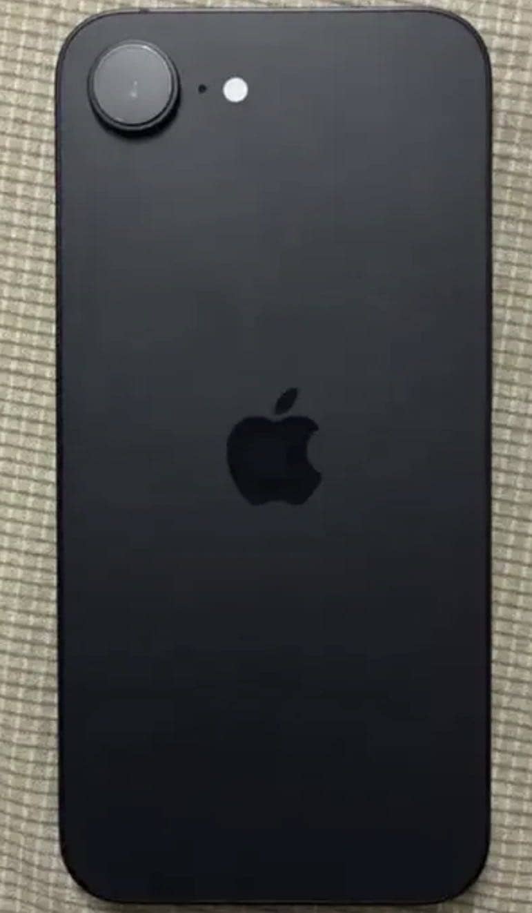 Apple iPhone 16e 0